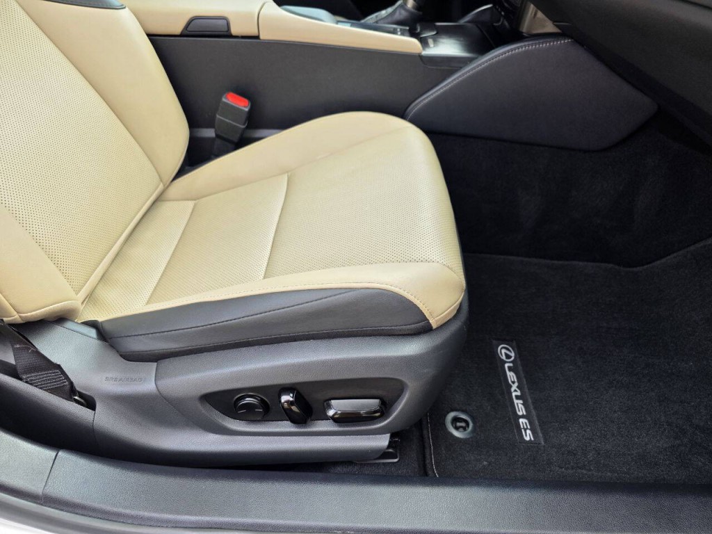 2021 Lexus ES 350 Image 39