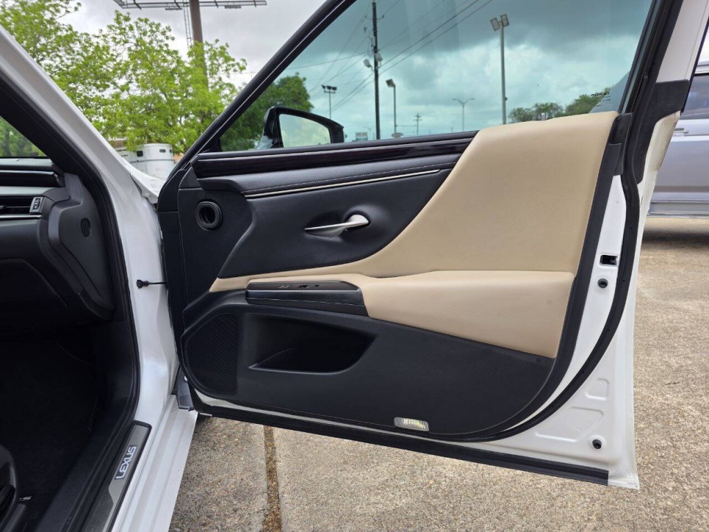 2021 Lexus ES 350 Image 40