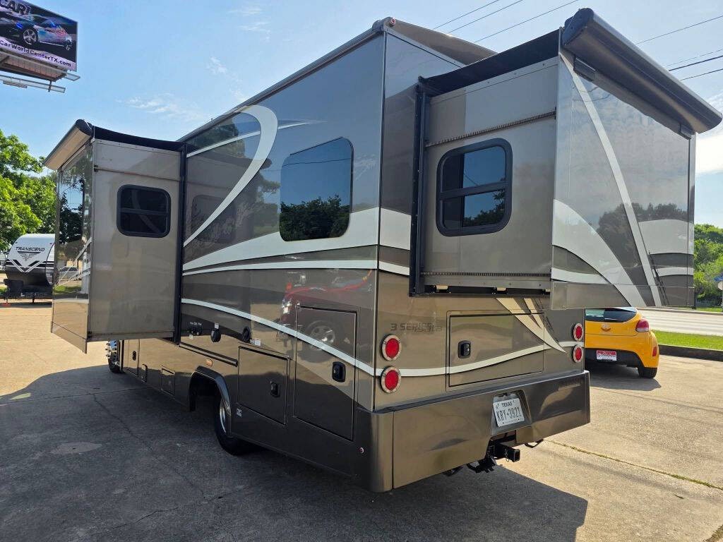 2016 Mercedes-Benz Sprinter Image 3