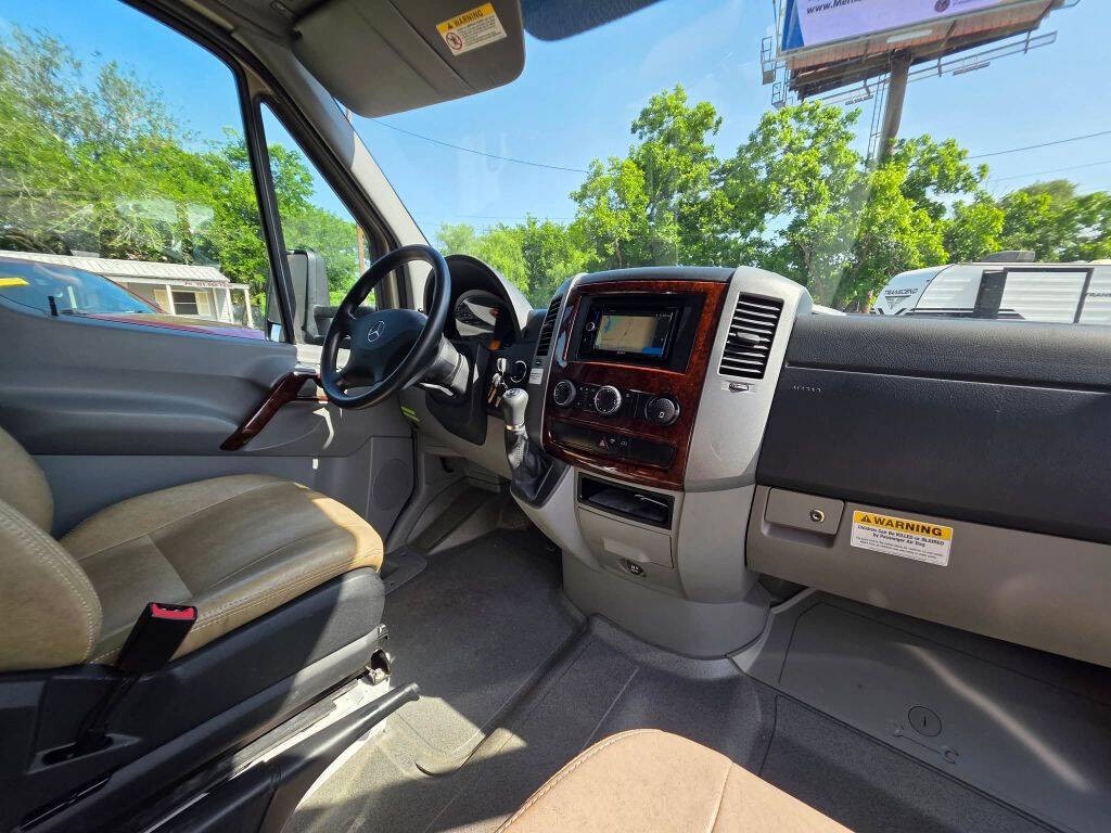 2016 Mercedes-Benz Sprinter Image 9