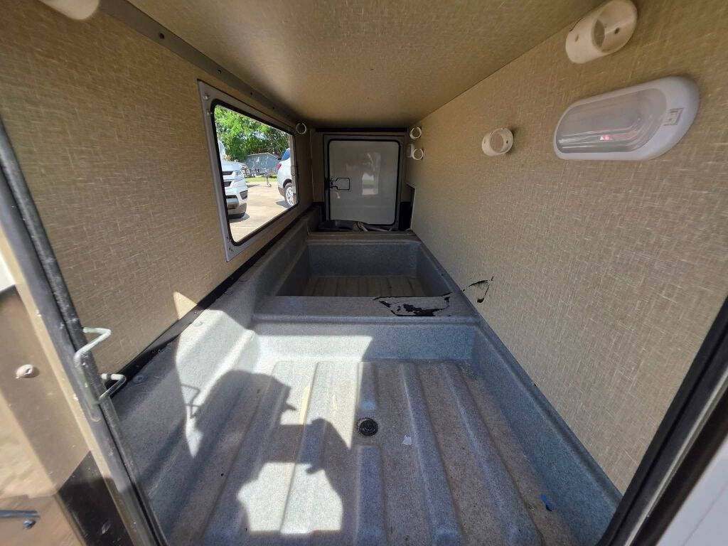 2016 Mercedes-Benz Sprinter Image 17