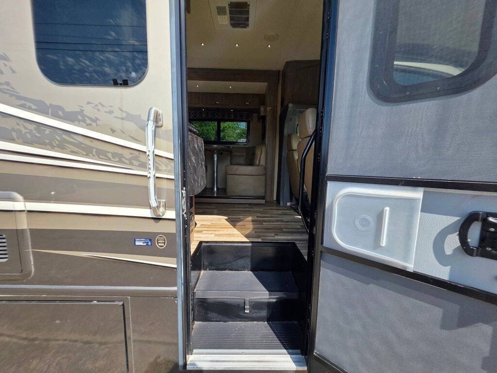 2016 Mercedes-Benz Sprinter Image 18