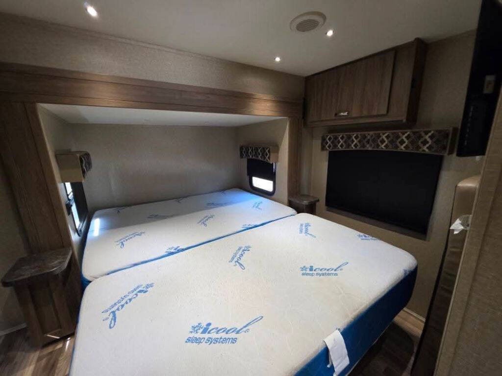 2016 Mercedes-Benz Sprinter Image 26