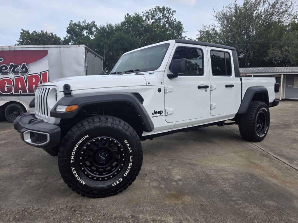 2023 Jeep Gladiator Image 2