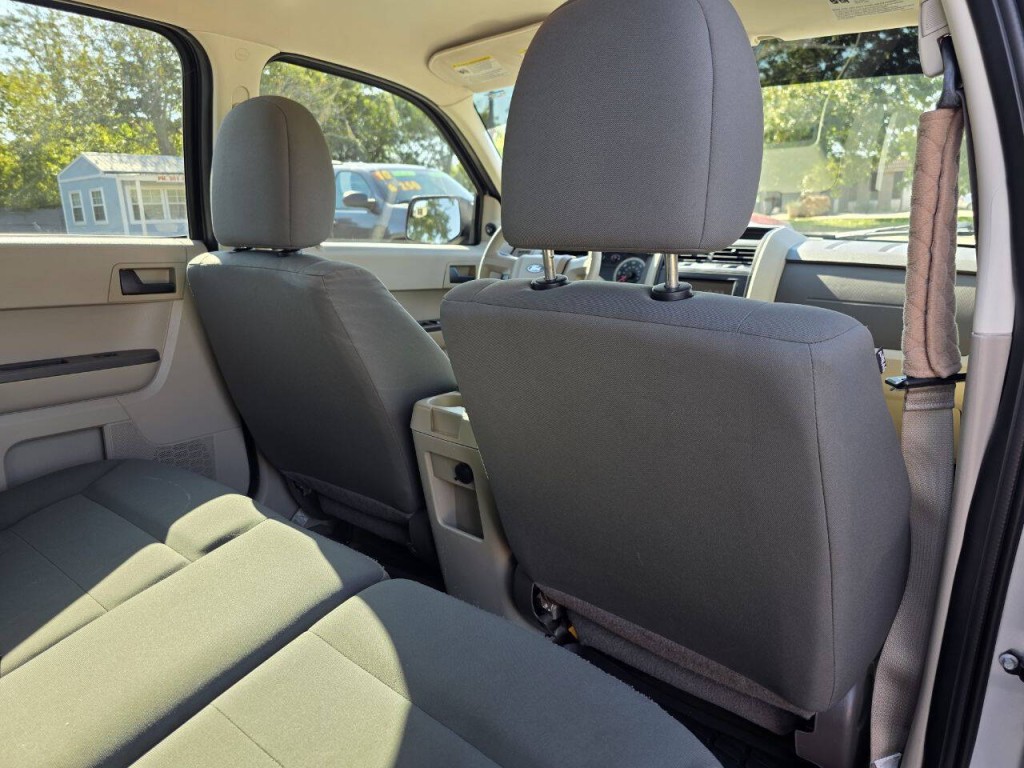 2011 Ford Escape Image 32