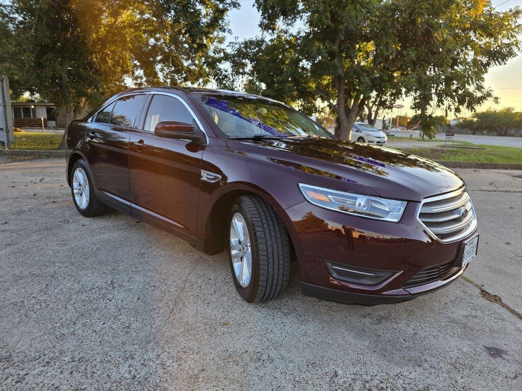 2018 Ford Taurus Image 2