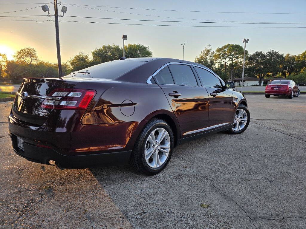 2018 Ford Taurus Image 4