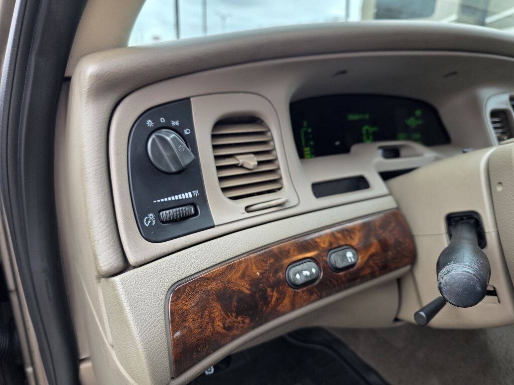 2005 Mercury Grand Marquis Image 22