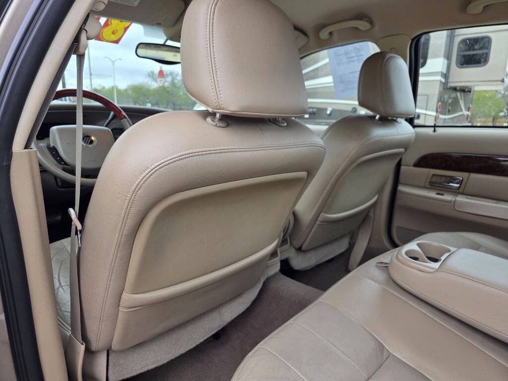 2005 Mercury Grand Marquis Image 24