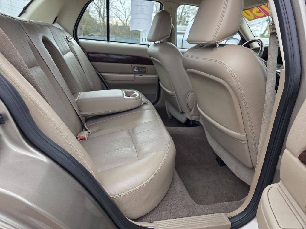 2005 Mercury Grand Marquis Image 26