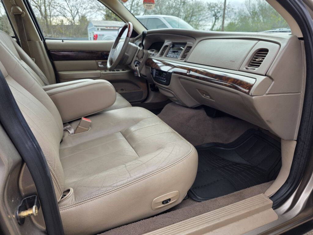 2005 Mercury Grand Marquis Image 30