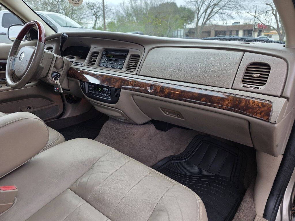2005 Mercury Grand Marquis Image 31