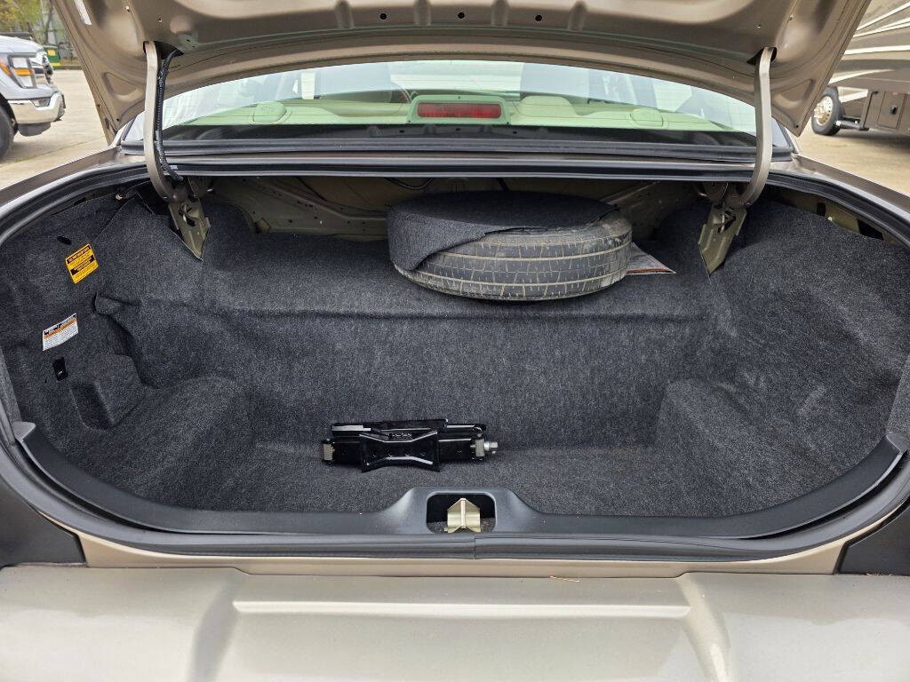 2005 Mercury Grand Marquis Image 34