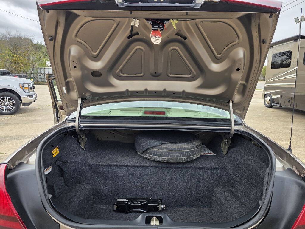 2005 Mercury Grand Marquis Image 36