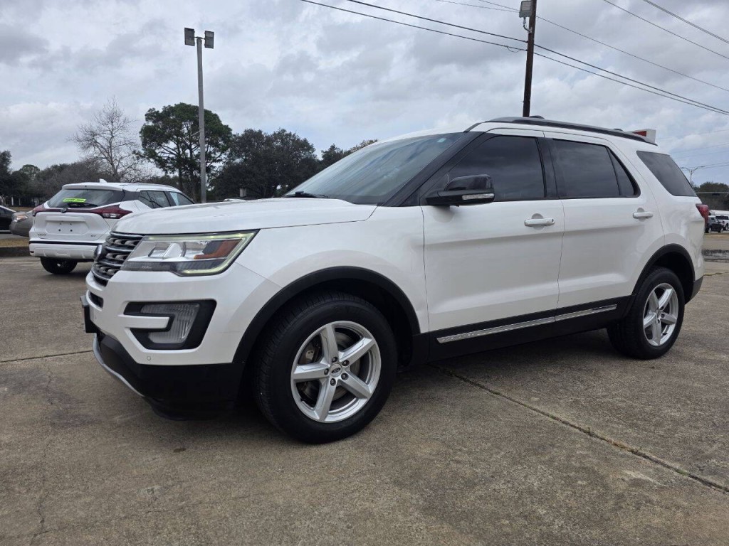 2017 Ford Explorer Image 2