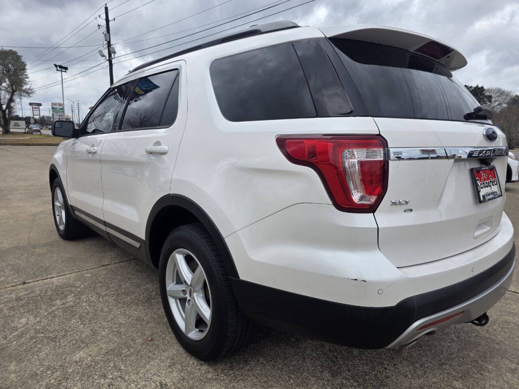 2017 Ford Explorer Image 12