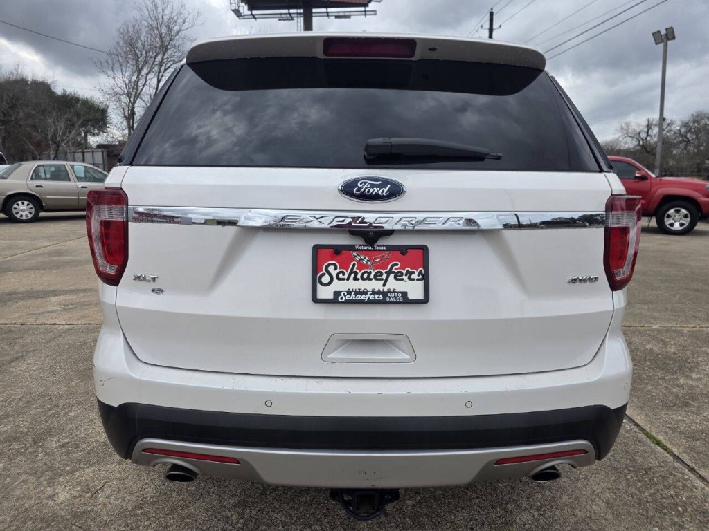 2017 Ford Explorer Image 16