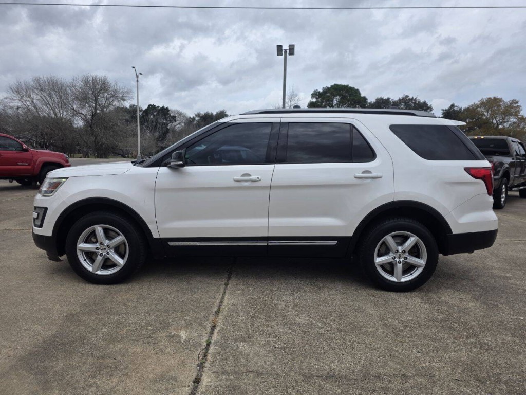 2017 Ford Explorer Image 17