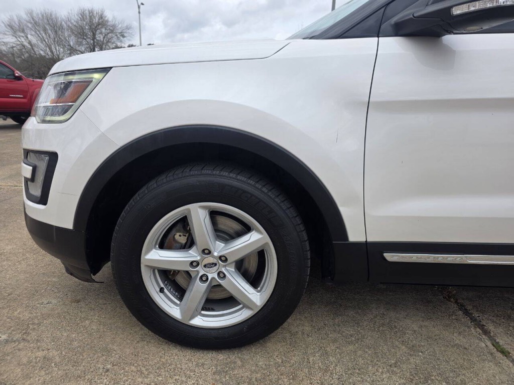 2017 Ford Explorer Image 19