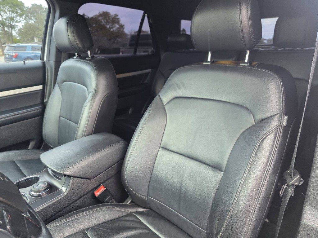 2017 Ford Explorer Image 21