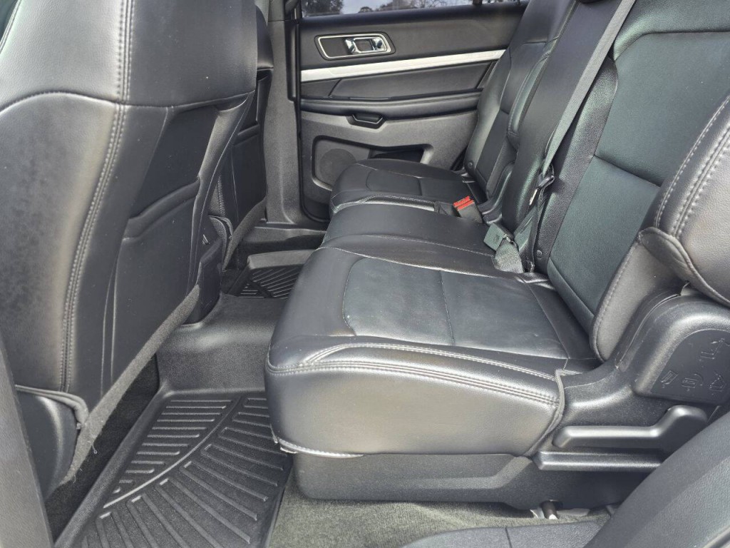 2017 Ford Explorer Image 30