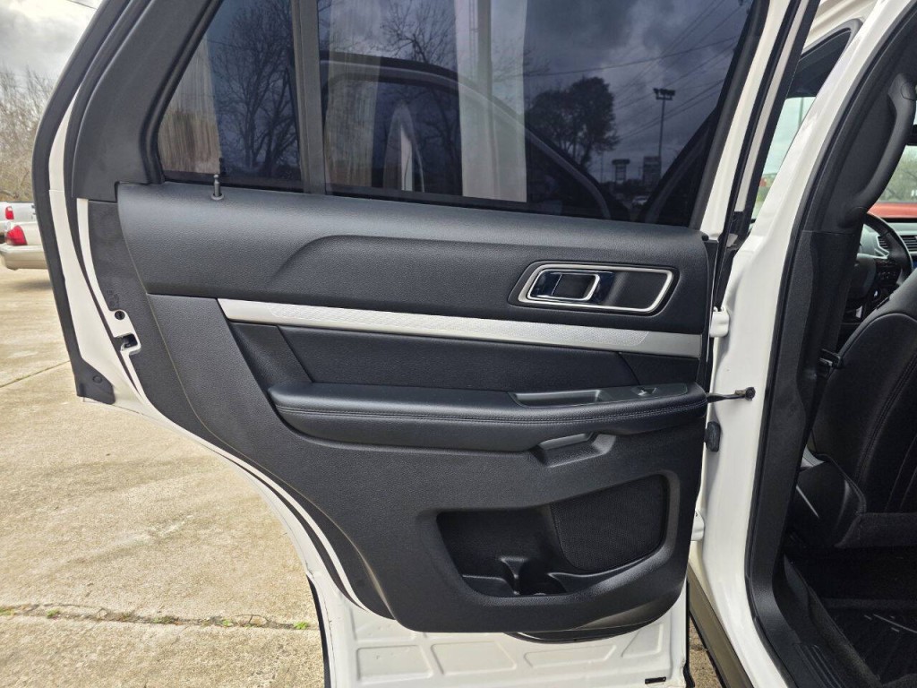 2017 Ford Explorer Image 34