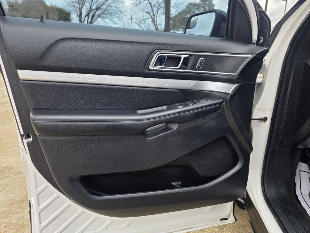 2017 Ford Explorer Image 35