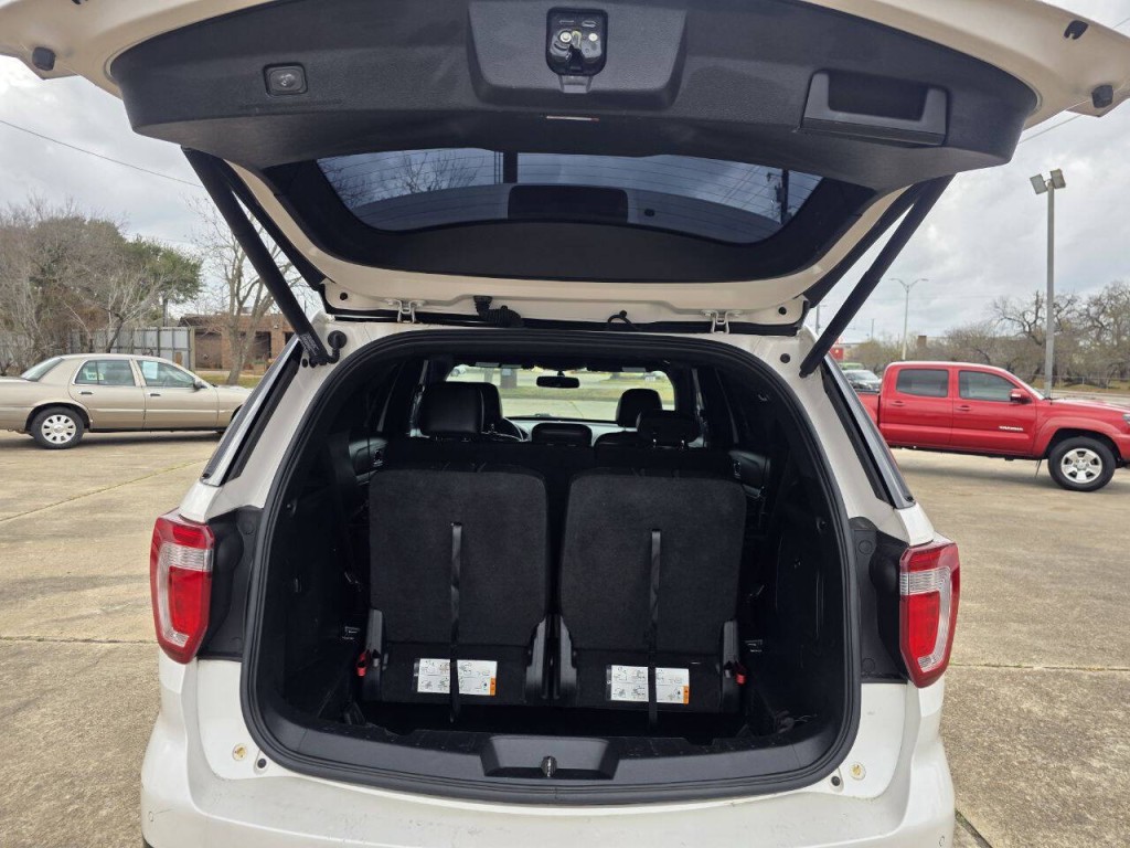 2017 Ford Explorer Image 38
