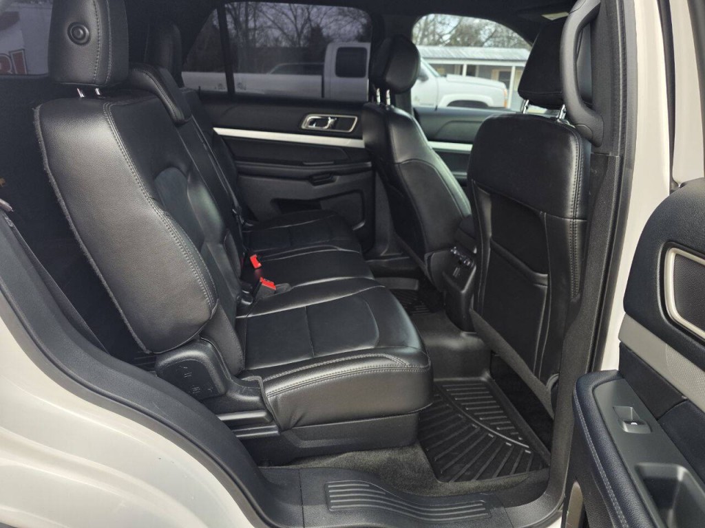 2017 Ford Explorer Image 40
