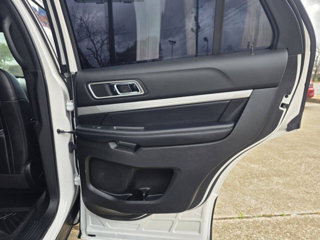 2017 Ford Explorer Image 45