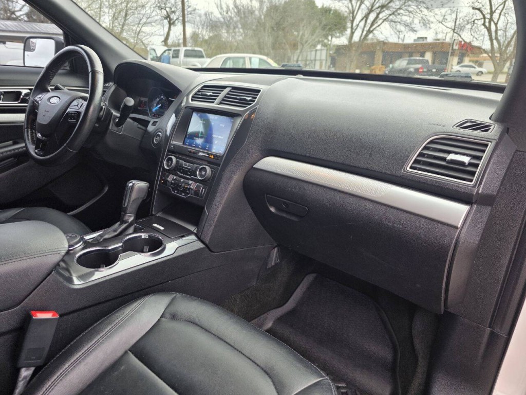 2017 Ford Explorer Image 49