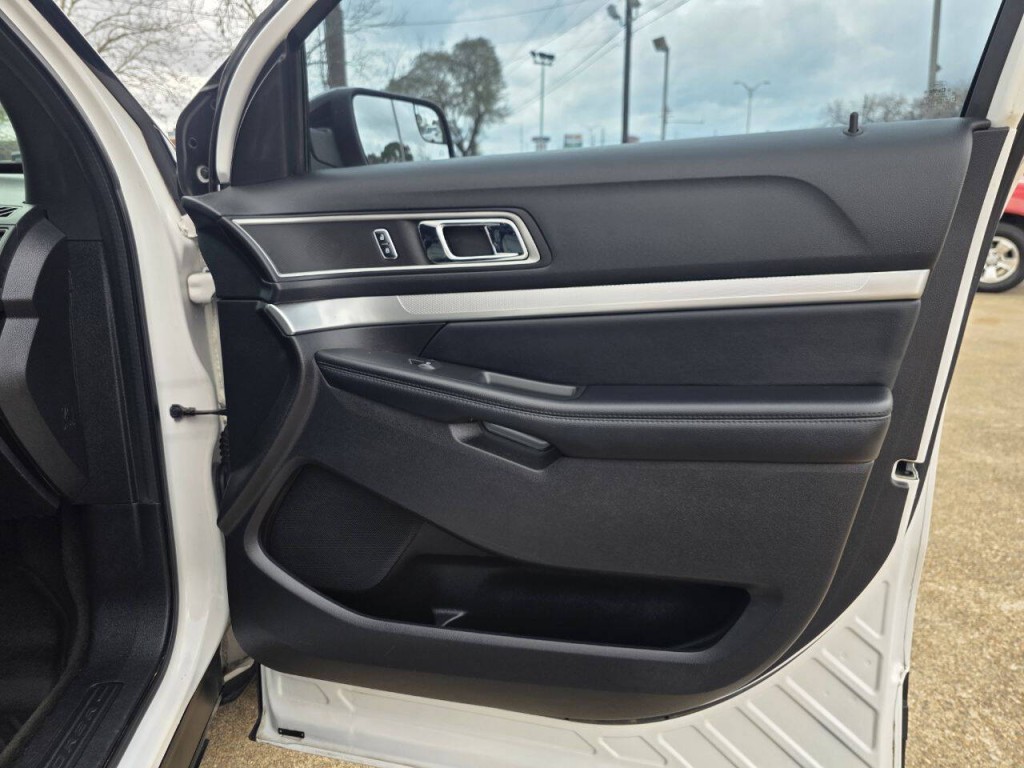 2017 Ford Explorer Image 57