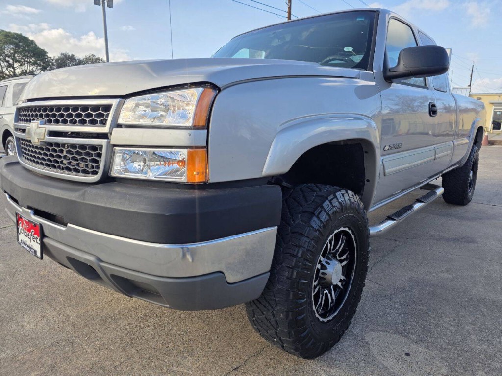 2005 Chevrolet Silverado 1500 Image 2
