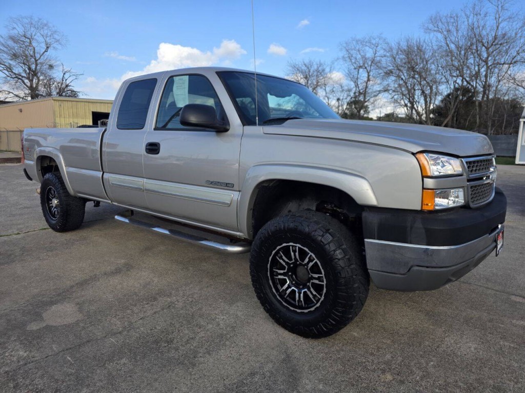 2005 Chevrolet Silverado 1500 Image 3