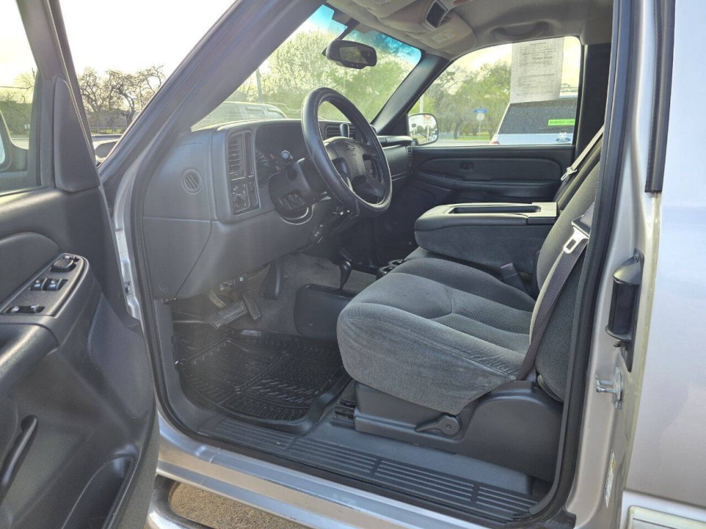 2005 Chevrolet Silverado 1500 Image 13