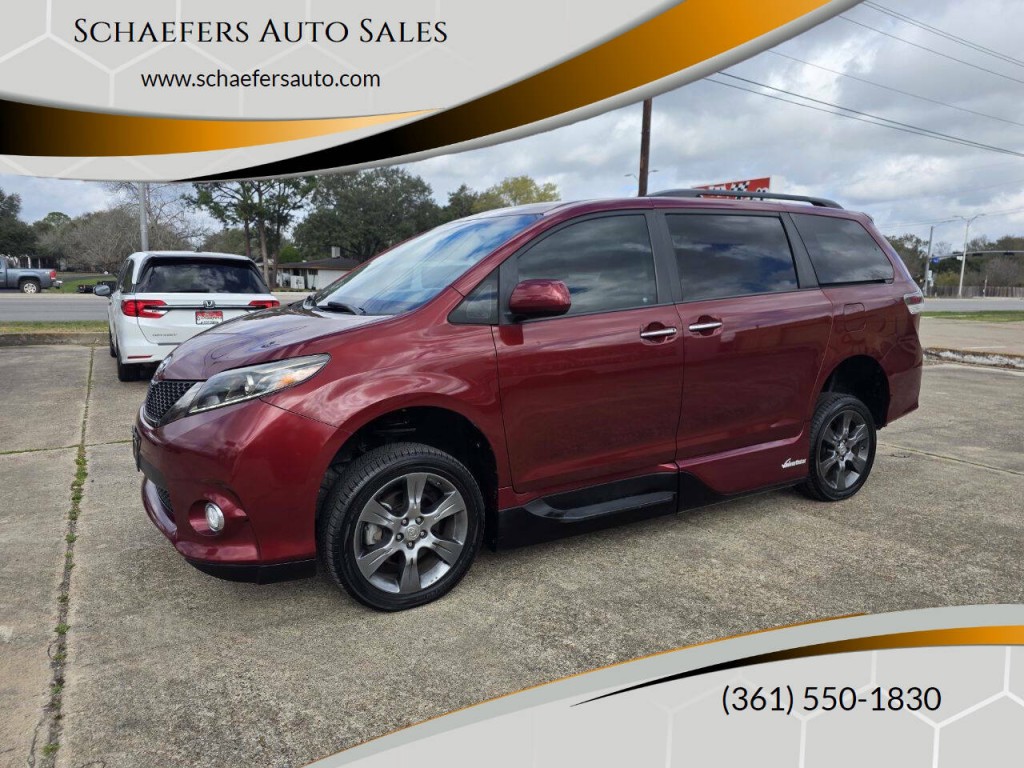 2015 Toyota Sienna Image 1