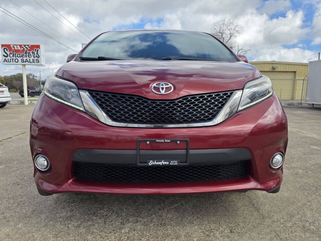 2015 Toyota Sienna Image 4