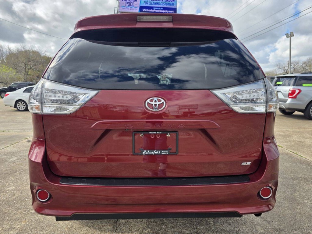 2015 Toyota Sienna Image 8
