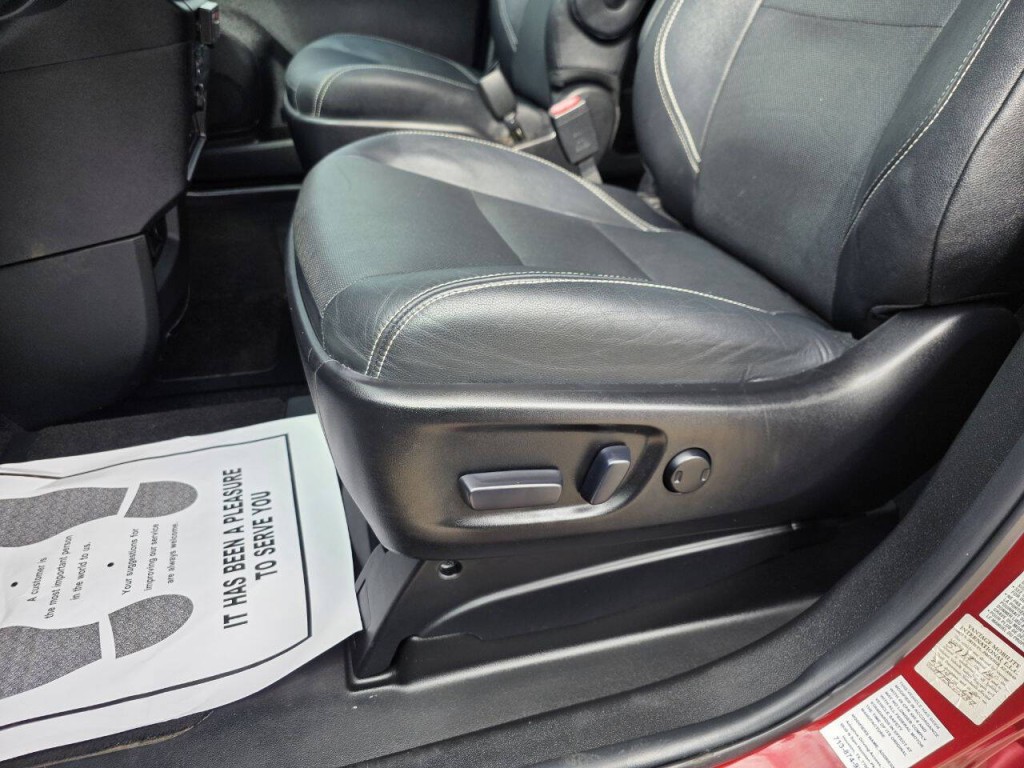 2015 Toyota Sienna Image 15