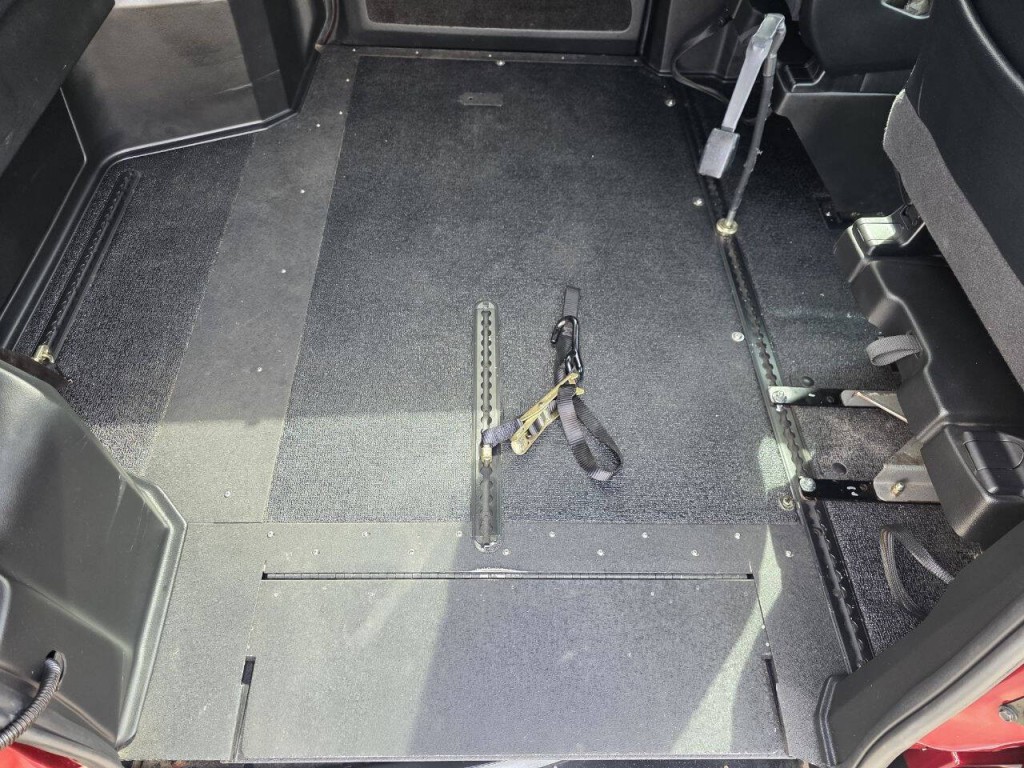 2015 Toyota Sienna Image 32