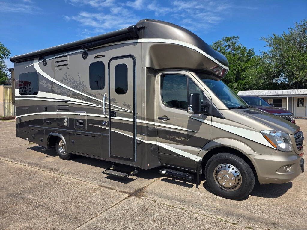 2017 Mercedes-Benz Sprinter Image 2