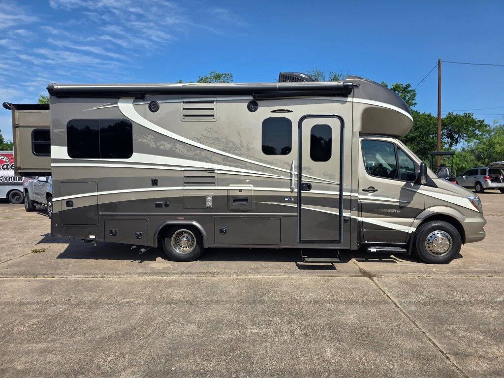 2017 Mercedes-Benz Sprinter Image 3
