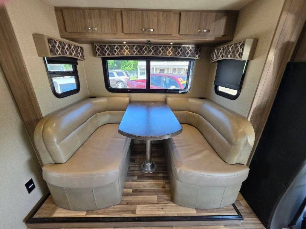 2017 Mercedes-Benz Sprinter Image 32