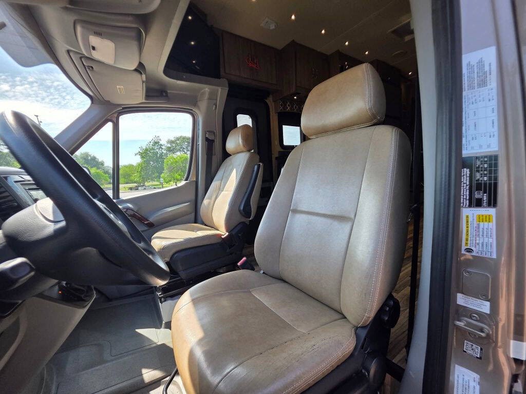 2017 Mercedes-Benz Sprinter Image 38