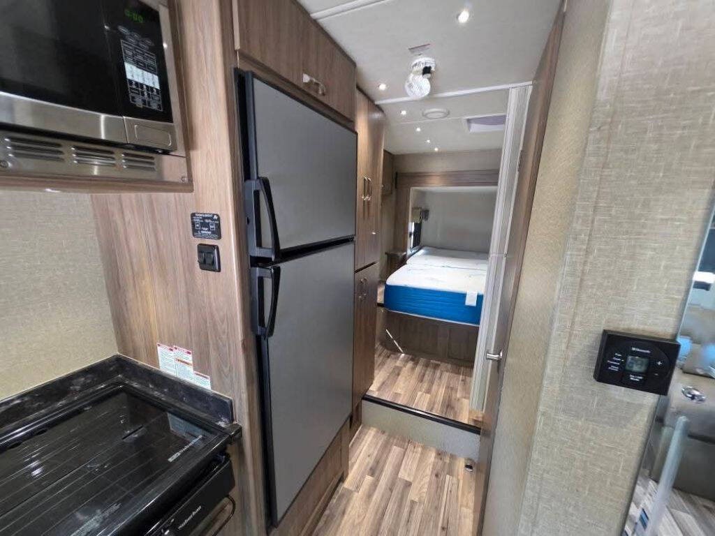 2017 Mercedes-Benz Sprinter Image 50