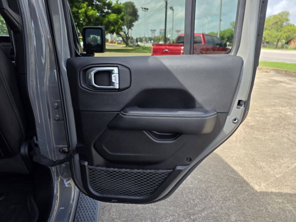 2022 Jeep Gladiator Image 28