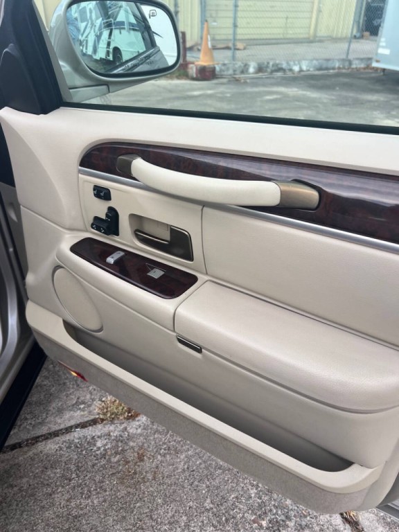 2009 Lincoln Town Car Image 12