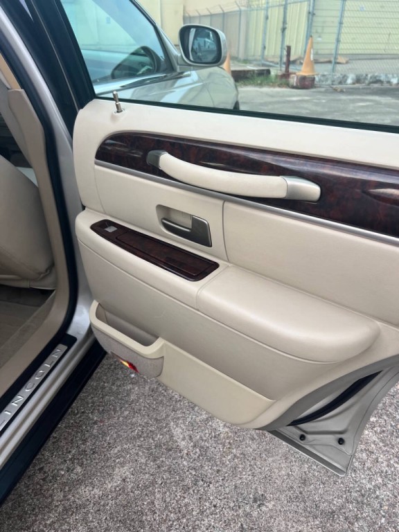 2009 Lincoln Town Car Image 13