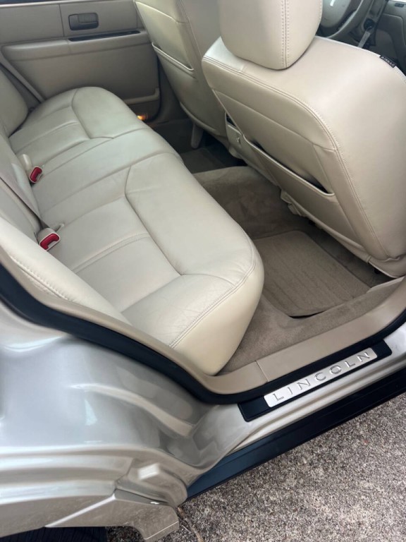 2009 Lincoln Town Car Image 14