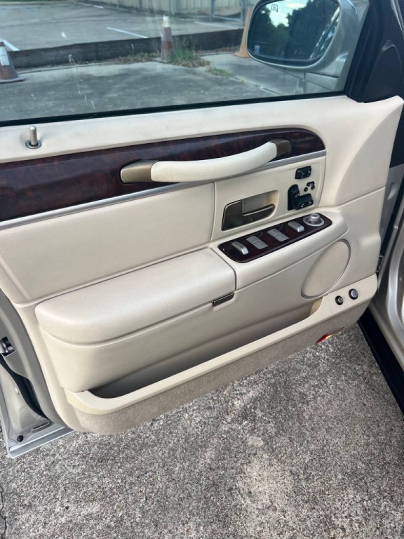 2009 Lincoln Town Car Image 16